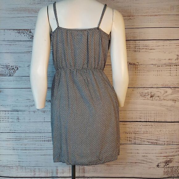 Old Navy Black And White Pattern Dress With Elastic Waist - Picture 7 of 9